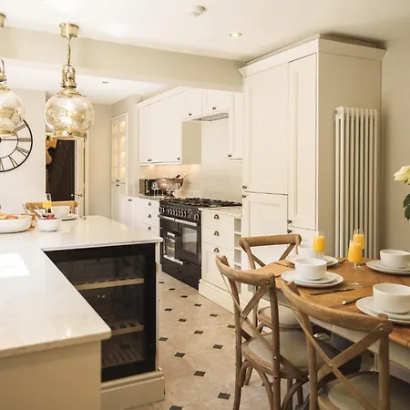 Alexander House Holiday home *
